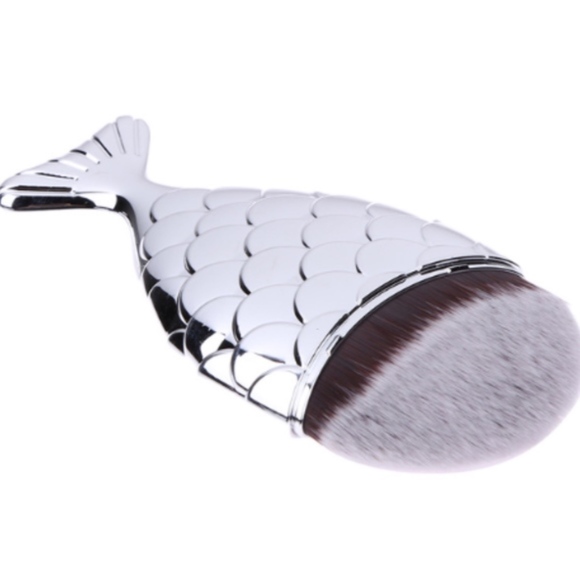 ☀️SUMMER SALE☀️ Set of Two Mermaid Makeup Brushes - Picture 2 of 8